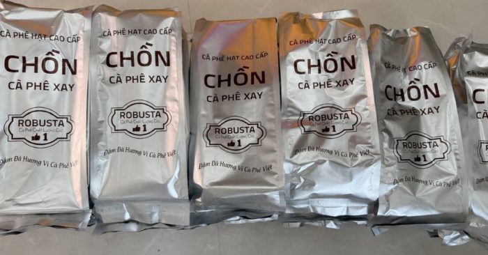Khởi tố chủ cơ sở cà phê Nguyễn Thành Bình liên quan sản xuất cà phê giả. Vụ việc hé lộ nhiều sản phẩm bị thu giữ, gây chú ý.