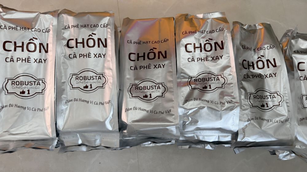 Khởi tố chủ cơ sở cà phê Nguyễn Thành Bình liên quan sản xuất cà phê giả. Vụ việc hé lộ nhiều sản phẩm bị thu giữ, gây chú ý.