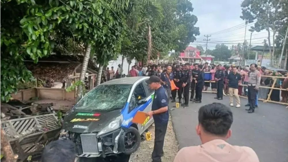 Xe đua mất lái lao vào đám đông khán giả tại Indonesia, khiến 8 người thiệt mạng. Chi tiết vụ tai nạn gây chấn động.