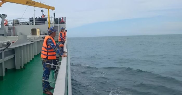Lực lượng chức năng mở rộng tìm kiếm hai nạn nhân mất tích ra vùng biển gần Cù Lao Chàm, huy động thêm lực lượng và phương tiện.