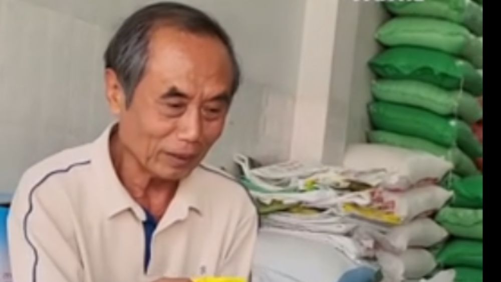 Gạo ST25 chính hãng đang bị làm nhái trên thị trường. Tìm hiểu cách nhận biết và chọn mua gạo ST25 chính hãng, tránh mua phải hàng giả.