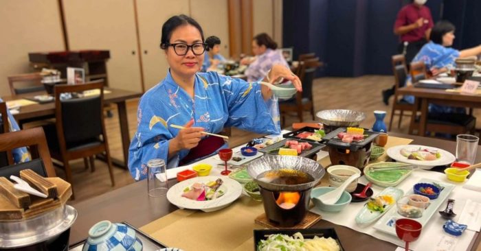 Khách Việt thưởng thức mâm kaiseki hơn 15 món tại Nhật