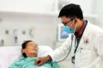 Bác sĩ tình cờ cứu người đàn ông ngừng tim giữa phố