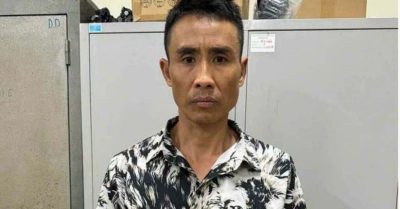 Nam thanh niên dừng đèn đỏ bị chặn đầu xe và đấm liên tiếp giữa phố Hà Nội