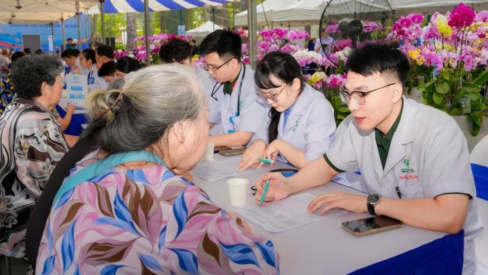 Người Việt sống thọ hơn nhưng nhiều năm sống chung với bệnh mạn tính, suy dinh dưỡng và suy giảm khối cơ, đặt ra thách thức chăm sóc sức khỏe.