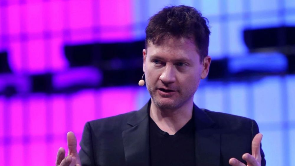 Bryan Johnson mắc bệnh dù theo đuổi trẻ hóa nghiêm ngặt, gợi mở câu hỏi nên trẻ mãi hay già đi khỏe mạnh? Khám phá góc nhìn khoa học.