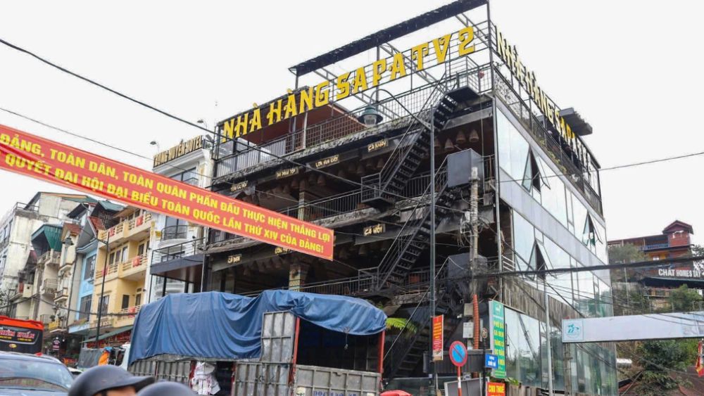 Nhà hàng Hải Sapa đóng cửa trong bối cảnh nam TikToker này bị khởi tố, bắt tạm giam để điều tra về tội Lừa dối khách hàng.