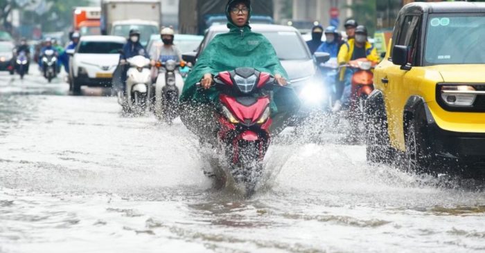 Miền Bắc bước vào đợt mưa rất lớn từ chiều 4/8, nguy cơ dông lốc, ngập úng và sạt lở. Cập nhật diễn biến thời tiết mới nhất.