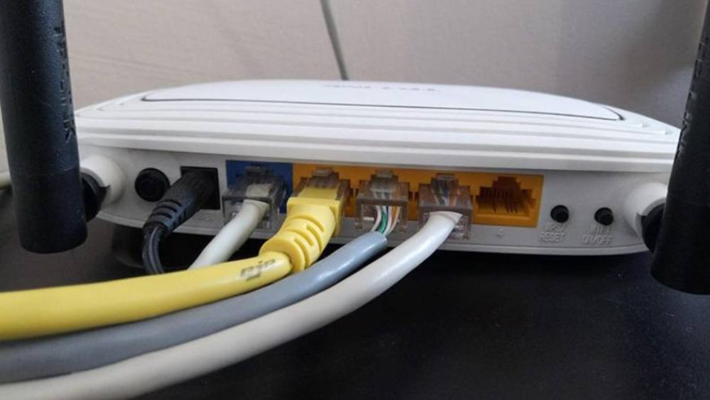 Cắm nhầm cổng router có thể khiến mạng chậm hoặc mất kết nối. Tìm hiểu cách phân biệt WAN, LAN và chọn đúng cổng để tối ưu tốc độ Internet.