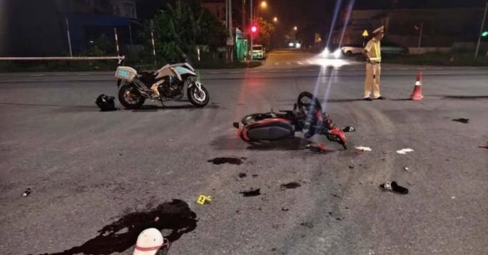 Va chạm xe đầu kéo tại Hải Phòng khiến 1 thanh niên tử vong, 1 người bị thương. Hai nạn nhân được cho là đang đi “bão” cổ vũ bóng đá.