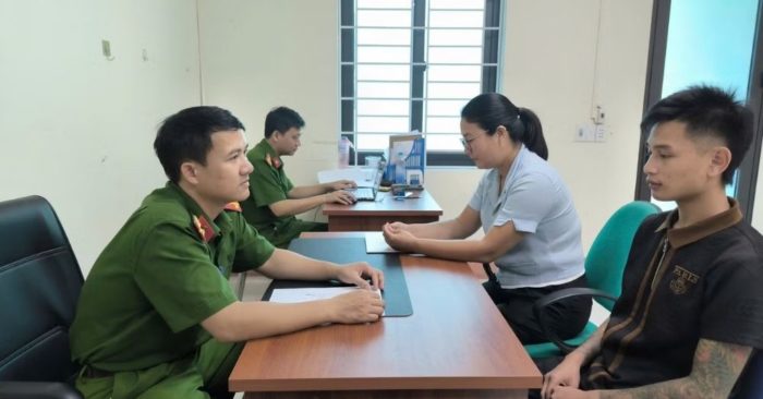 Tài xế taxi có nồng độ cồn 0,722 mg/l, vượt đèn đỏ gây tai nạn chết người ở Lào Cai và bị khởi tố.
