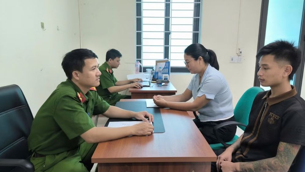 Tài xế taxi có nồng độ cồn 0,722 mg/l, vượt đèn đỏ gây tai nạn chết người ở Lào Cai và bị khởi tố.