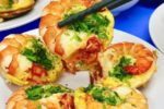 Quán bánh căn 11 năm ở Nha Trang, khách xếp hàng cả tiếng vẫn không nản