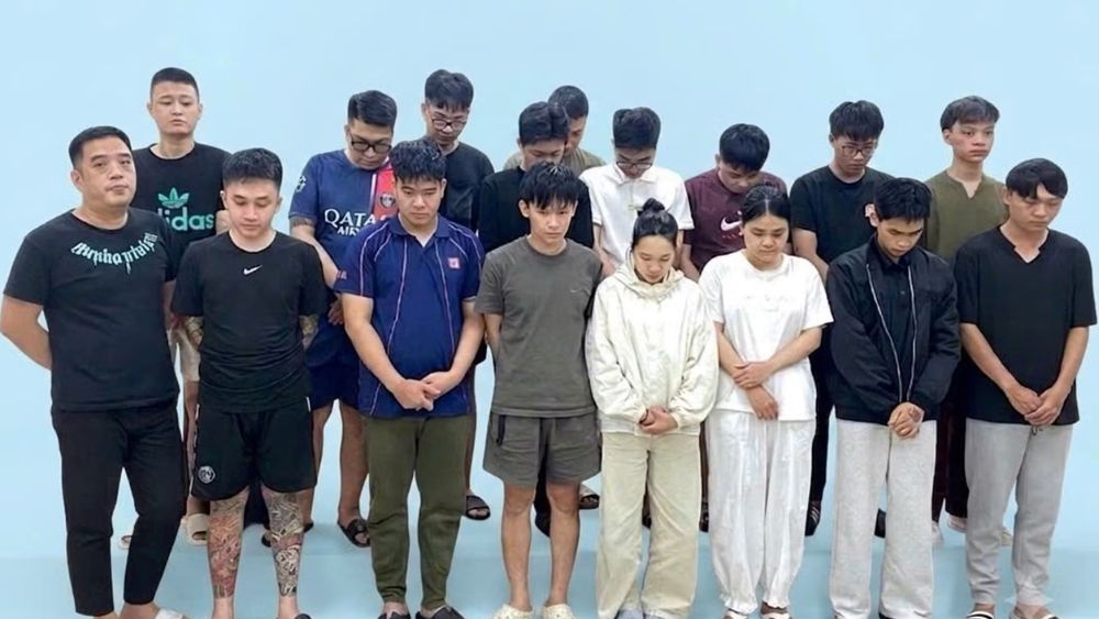Triệt phá đường dây rửa tiền hơn 30.000 tỷ đồng, nhiều đối tượng bị bắt giữ sau khi công an khám xét hàng loạt căn hộ tại Gia Lâm.