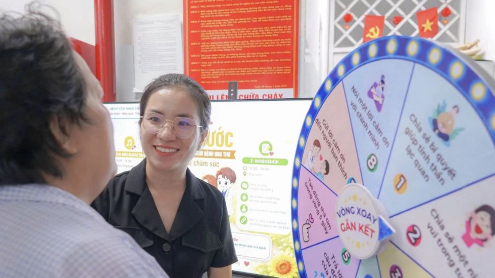 Bệnh nhân ung thư được hỗ trợ chăm sóc tinh thần, giúp giảm lo âu, tiếp thêm động lực trong hành trình điều trị kéo dài.