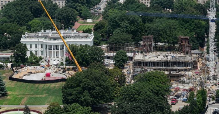 Tòa án Tối cao Mỹ cho phép ông Trump tiếp tục xây phòng khiêu vũ Nhà Trắng trong lúc các tranh chấp pháp lý vẫn được xem xét.