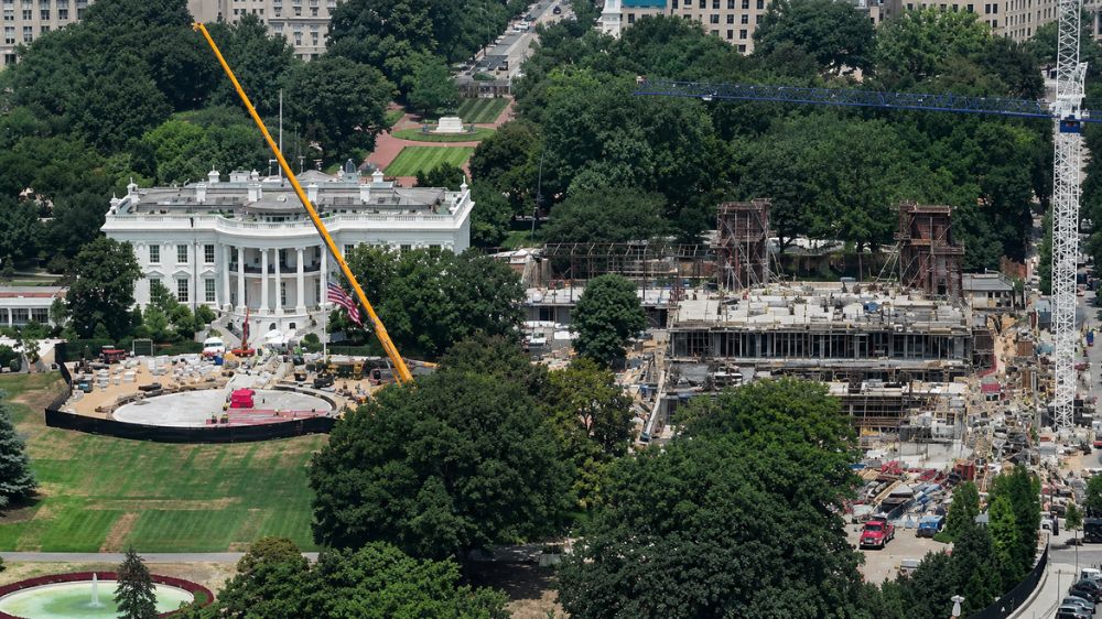 Tòa án Tối cao Mỹ cho phép ông Trump tiếp tục xây phòng khiêu vũ Nhà Trắng trong lúc các tranh chấp pháp lý vẫn được xem xét.