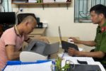 Người đàn ông đi xe máy bị khởi tố sau khi tiếp cận hai bé gái