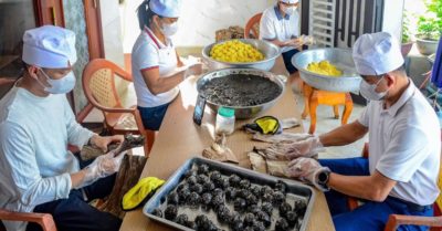 Bánh gai Thanh Hóa: Vỏ đen dẻo quẹo, nhân bùi thơm khó quên