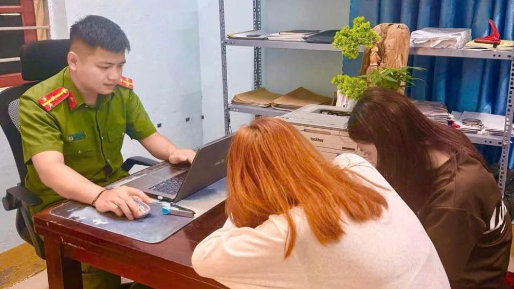Công an xã hỗ trợ đưa 2 bé gái trở về an toàn với gia đình sau 3 tháng tự ý rời nhà, khép lại hành trình tìm kiếm đầy lo lắng.