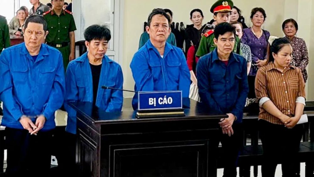 3 cựu viên chức thú y ở Cần Thơ lãnh án vì cho heo bệnh, chết vào giết mổ. Tòa tuyên án 5 bị cáo ngày 04-9.
