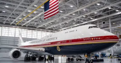 Netflix hé lộ màn đánh lạc hướng giúp ông Trump rời Air Force One