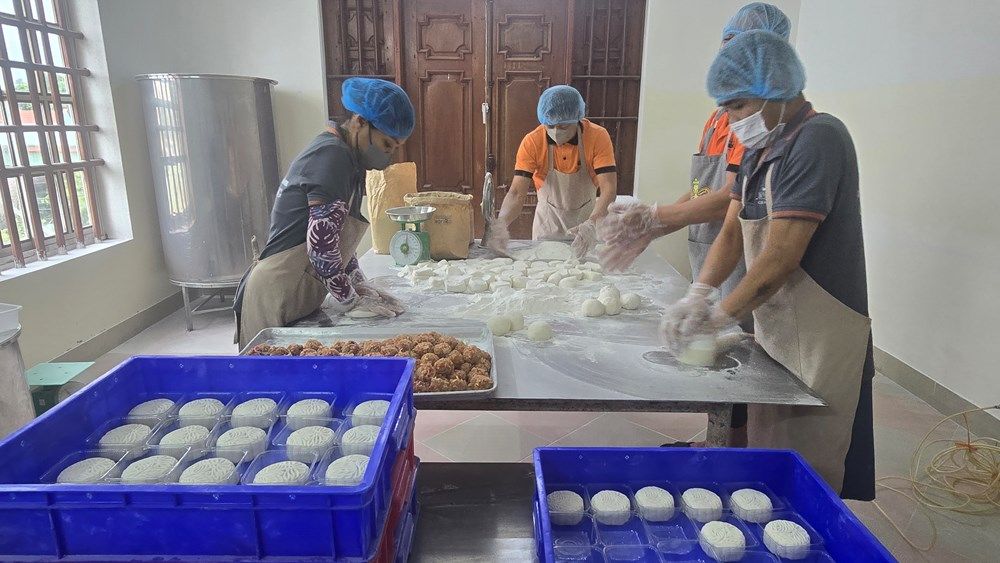 Bánh Trung thu truyền thống Hải Phòng giữ hương vị đặc trưng, lưu truyền qua nhiều thế hệ và gắn với nét văn hóa ẩm thực của người dân Đất Cảng.