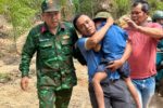 Chú chó từng suýt bị bỏ rơi nay bảo vệ cậu chủ nhỏ đi lạc trong rừng