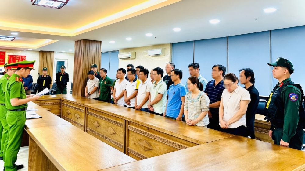Đà Nẵng tiến hành thủ tục khai trừ Đảng 7 cán bộ nhận hối lộ để bỏ qua các công trình xây dựng, sửa chữa trái phép.