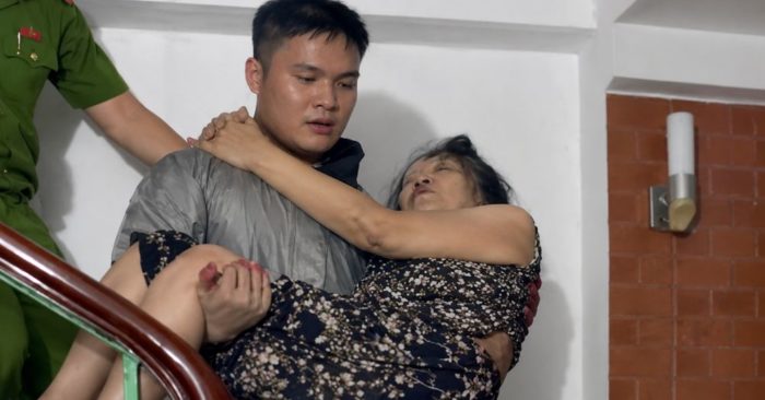 Cháy nhà ba tầng ở Hà Nội, ba người thoát nạn qua mái tum