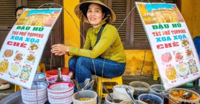 Gánh chè Hội An gây chú ý với khả năng nói 5 ngoại ngữ