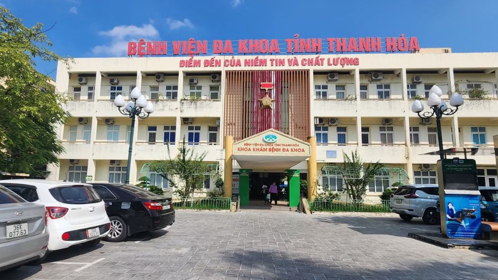 Vụ chở bệnh nhân 16km thu 9,5 triệu đồng ở Thanh Hóa đặt ra nhiều câu hỏi về quản lý dịch vụ vận chuyển và người ngoài bệnh viện.