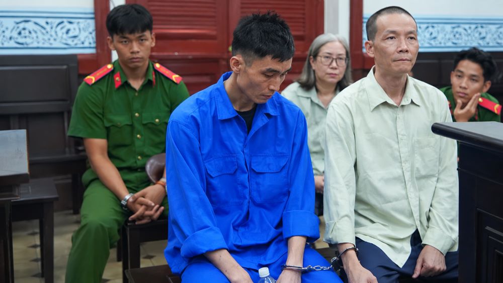 Cựu cán bộ cấu kết “giải cứu” người nghiện bằng cách xác nhận cư trú khống, can thiệp hồ sơ, nhận hàng trăm triệu đồng.