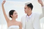 Nước lũ ngập sân, khách vẫn xắn quần dự tiệc cưới ở Quảng Trị