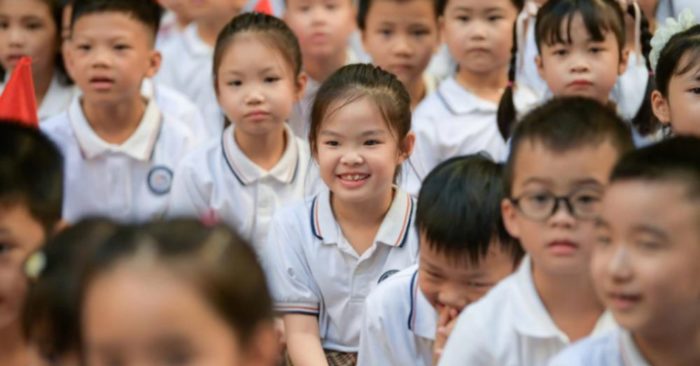 Hà Nội bắt đầu dạy AI cho học sinh từ lớp 1, với 12 tiết mỗi năm học. Tìm hiểu cách chương trình được triển khai từ năm học 2026-2027.