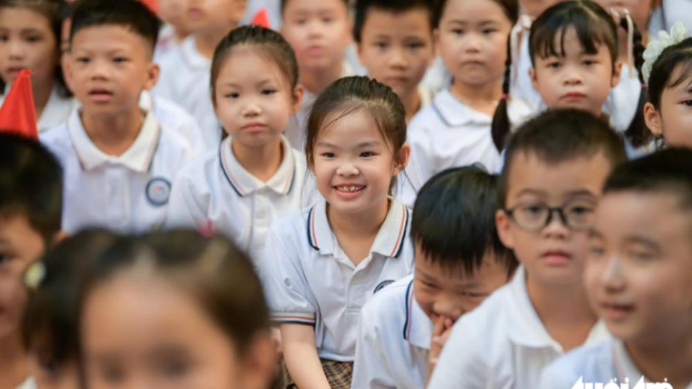Hà Nội bắt đầu dạy AI cho học sinh từ lớp 1, với 12 tiết mỗi năm học. Tìm hiểu cách chương trình được triển khai từ năm học 2026-2027.