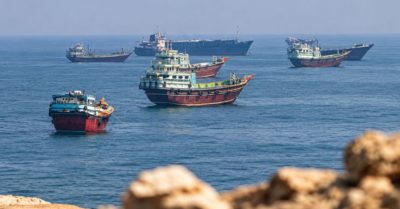 Đạt thỏa thuận với Oman, Iran vẫn giữ Hormuz đóng cửa