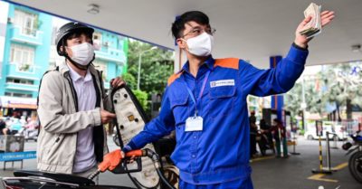 Giá dầu thế giới tăng mạnh, xăng E10 vượt 24.000 đồng/lít
