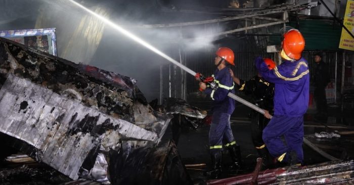 Chợ Đăk Săk cháy trong đêm mưa gió, thiệt hại vượt bốn tỷ đồng