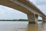 Xe máy bỏ lại trên cầu, người phụ nữ Thanh Hóa vẫn mất tích