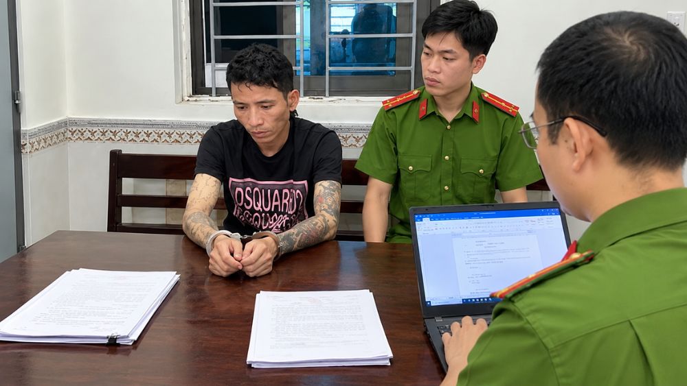 Công an bắt Trần Hùng Phi, đối tượng được xác định cầm đầu đường dây mua bán ma túy liên tỉnh, thu giữ nhiều loại ma túy.