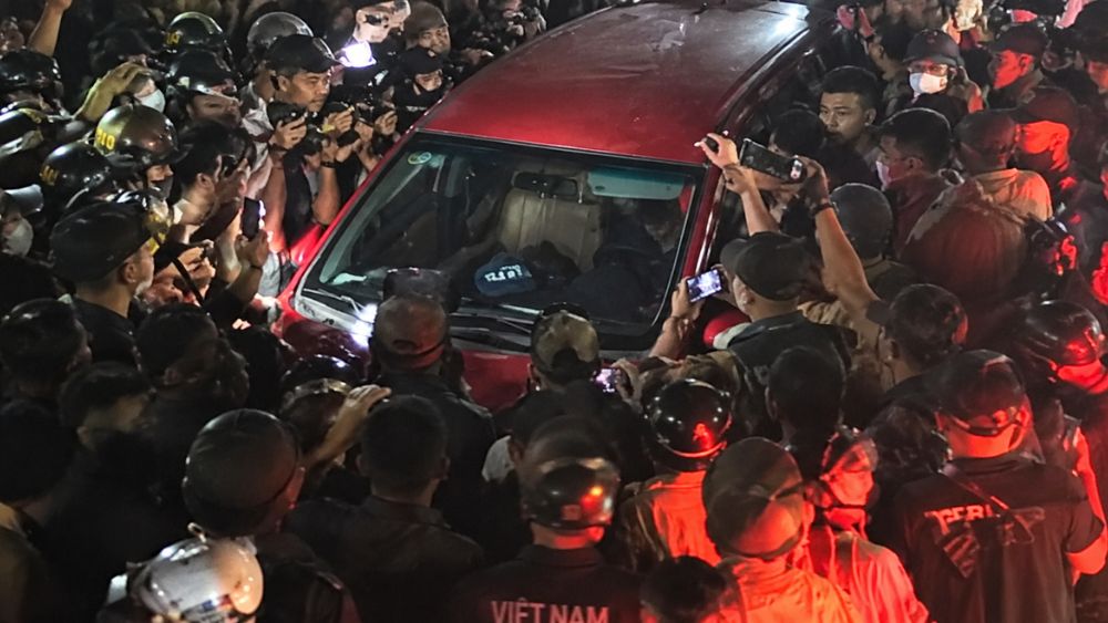 Công an Thái Nguyên điều tra vụ hàng trăm người tụ tập, vây quanh và livestream một chiếc ô tô tại phường Phan Đình Phùng
