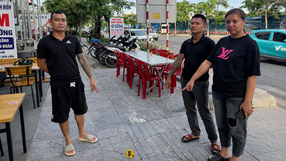 Công an Quảng Ninh khởi tố chủ nhà hàng cùng 3 nhân viên về tội gây rối trật tự công cộng sau vụ đánh đầu bếp nhà hàng bên cạnh.