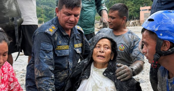 Lũ quét ở Nepal: Cụ bà được tìm thấy còn sống sau 10 ngày mất tích, khiến gia đình bất ngờ khi đang làm lễ tang.