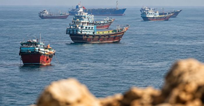 Iran đề xuất mở lại eo biển Hormuz trong 7 ngày nếu Mỹ giảm áp lực quân sự, tạo điều kiện thúc đẩy đàm phán ngoại giao.