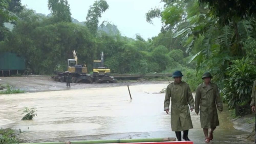 : Mưa lũ Thanh Hóa diễn biến phức tạp, người đàn ông ở xã Yên Khương trượt chân xuống suối trên đường đi làm và bị nước lũ cuốn tử vong.