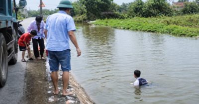 Học sinh lớp 11 cứu hai em nhỏ gặp nạn dưới sông