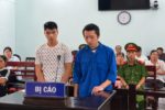Hai bị cáo cùng lĩnh án sau vụ ném chai bia