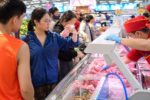 Người Việt mua tăng, việc kỹ hơn khi chọn thực phẩm