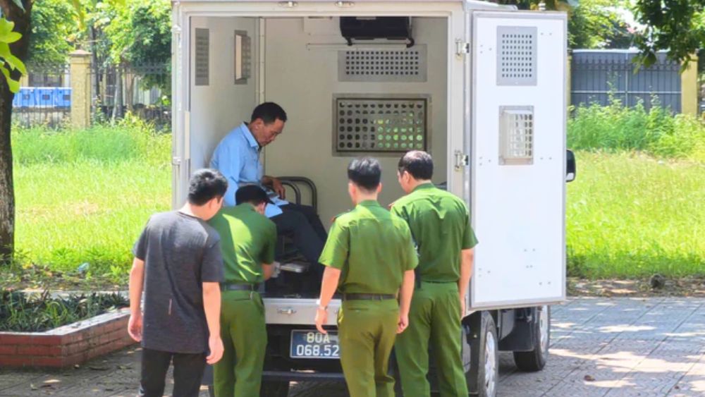 Nguyễn Đức Khiêm, 67 tuổi, ra đầu thú sau 40 năm trốn truy nã. Công an xã Nam An Phụ vận động thành công đối tượng.